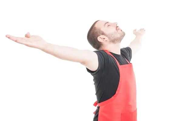 Aantrekkelijke werknemer permanent met uitgestrekte armen — Stockfoto