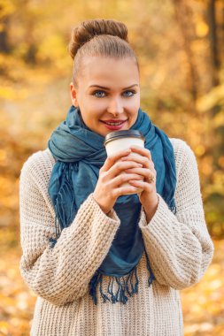 Güzel moda kadın zevk kahve