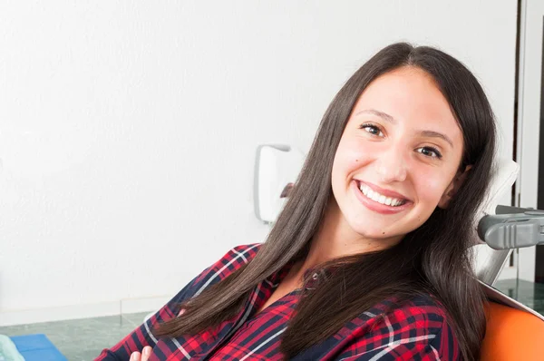 Portrait of happy lady siting in dentist chair — Stock Photo, Image