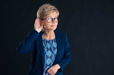 Kıdemli sekreter ne dedi? Karanlık arka planda bir jest mi?