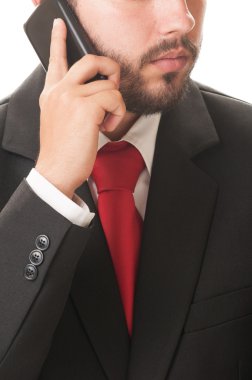 İş adamı akıllı telefondan konuşuyor.