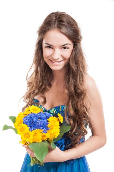 Glückliche Frau mit Blumen — Stockfoto