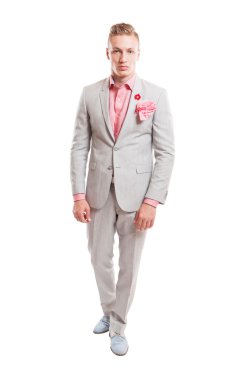 zarif ışık gri takım elbise giymiş sarışın erkek modeli