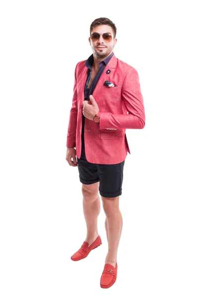 Fancy och funky manlig modell bär fashion-konceptet — Stockfoto