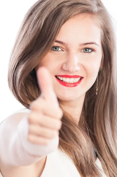 ビジネスの女性を示す親指を顔に焦点を当てると — ストック写真