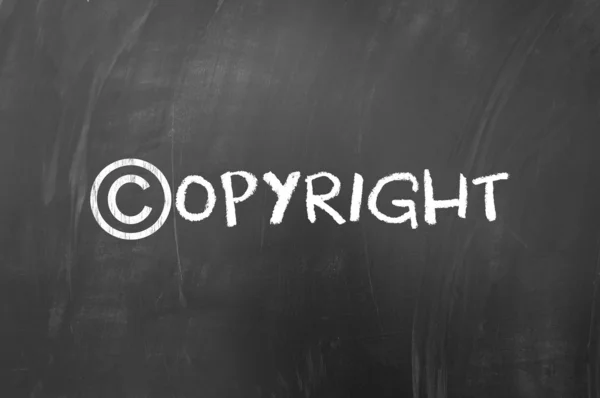Concepto de símbolo de copyright en pizarra — Foto de Stock