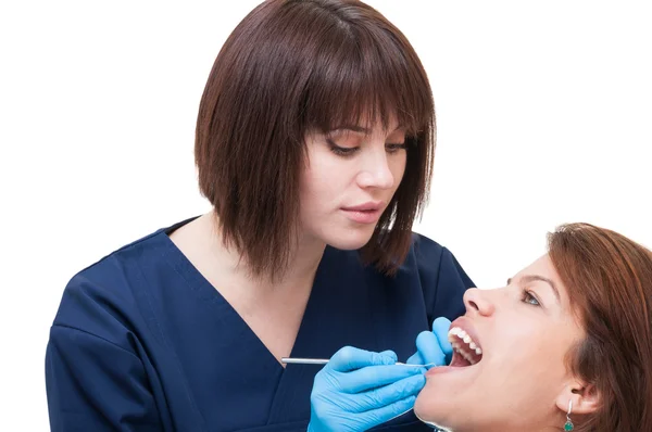 Patientin auf Zahnarztstuhl — Stockfoto