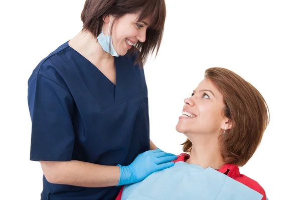 Dentista e paciente sorrindo — Fotografia de Stock