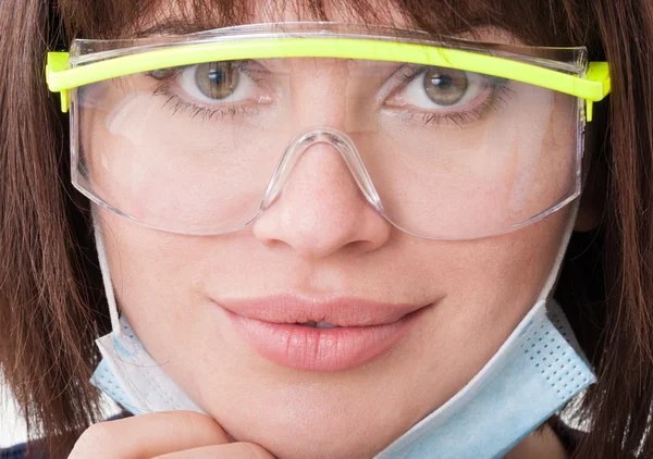 Nahaufnahme mit dem Gesicht einer schönen Zahnärztin — Stockfoto