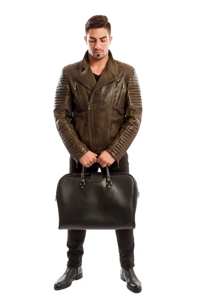 Brunet mannelijk model dragen van de koele lederen jas — Stockfoto