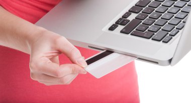 Satın almak online'ı kullanarak kredi veya bankamatik kartı kavramı