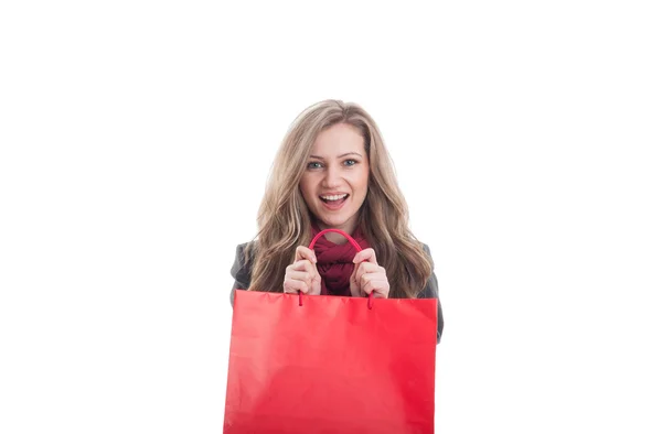 Feliz chica de compras en el espacio de copia blanca — Foto de Stock