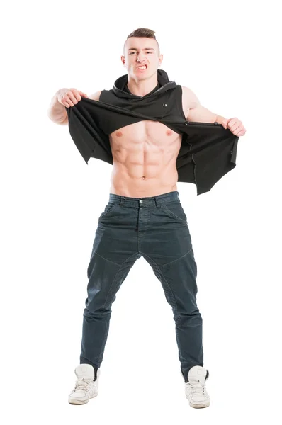 Ganzkörper eines jungen muskulösen und wütenden männlichen Modells — Stockfoto