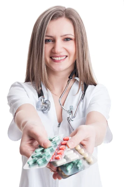 Cute female doctor offering pill tablets — Stock Photo, Image