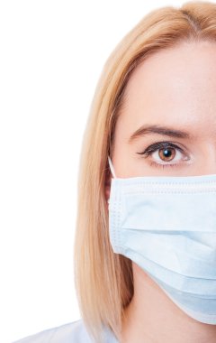 Beyaz arka plan üzerinde kadın doktor, yarım yüz