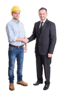 Mimar, mühendis veya yüklenici ve iş adamı el sıkışan