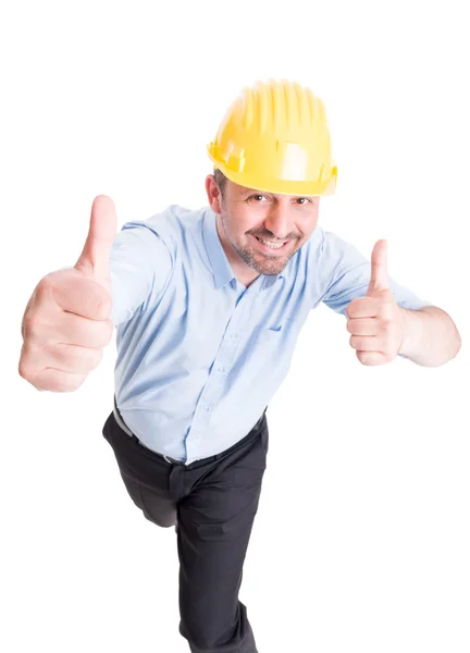 Engenheiro confiante e feliz mostrando polegares para cima — Fotografia de Stock
