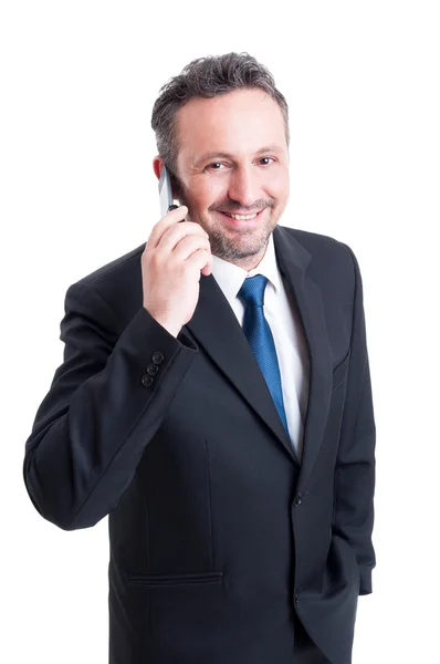 Usměvavá a úspěšné obchodní muž mluví po telefonu — Stock fotografie
