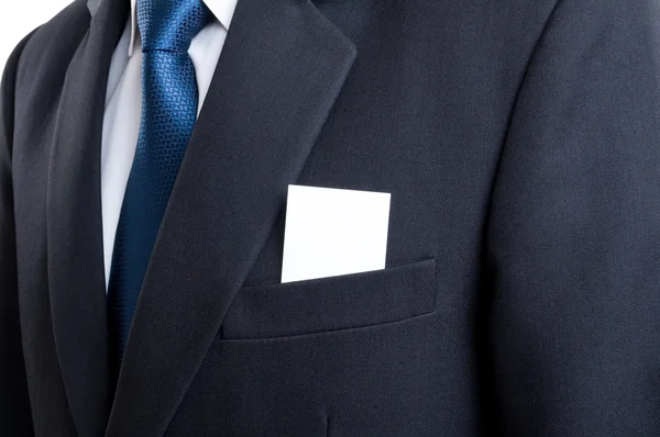 Чистая визитка в кармане пиджака бизнесмена — стоковое фото
