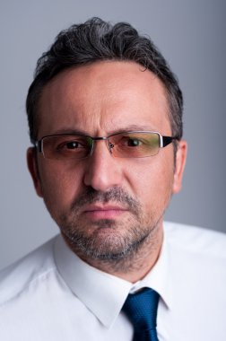 Akıllı ve zeki öğretmen portresi