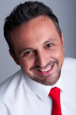 Dost gülümseyen politikacı yüz portre