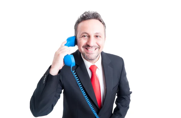 Smiling sales man answering phone — Stock Photo, Image