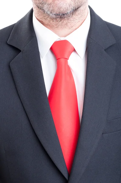 Traje negro, corbata roja y camisa blanca —  Fotos de Stock