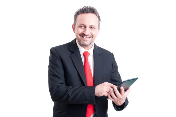 Homem de negócios moderno usando tablet — Fotografia de Stock