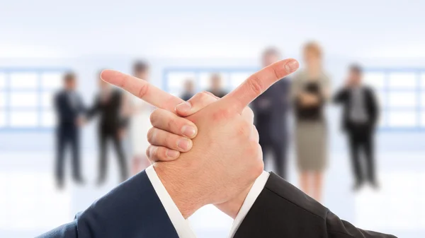 Business arms hand skaka och finger pekar — Stockfoto