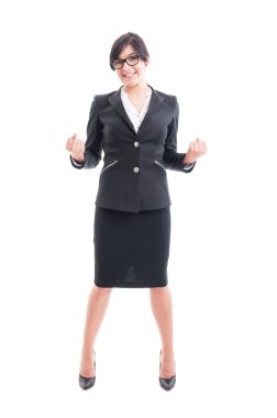 zafer ve başarı kutluyor bir iş kadını tam vücut