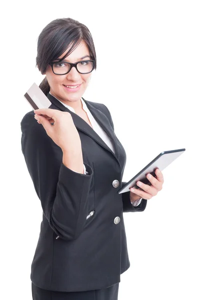 Online saleswoman holding a credit or debit card and tablet — Stock Photo, Image