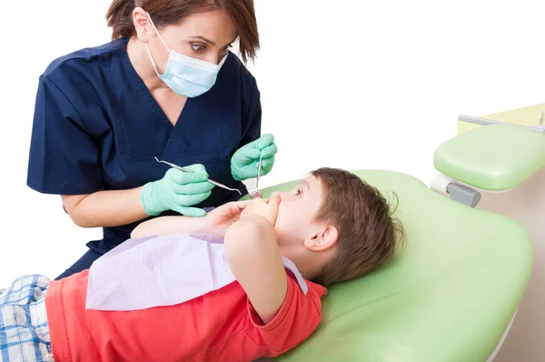 Scared kid with fear of dentist covering mouth — Stockfoto