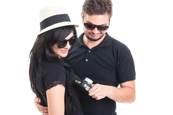 Couple holding an old vintage photo camera — Stockfoto