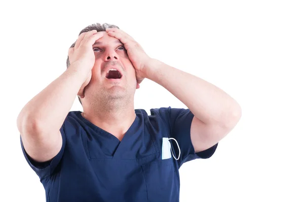 Sinirli ve yorgun doktor vurguladı