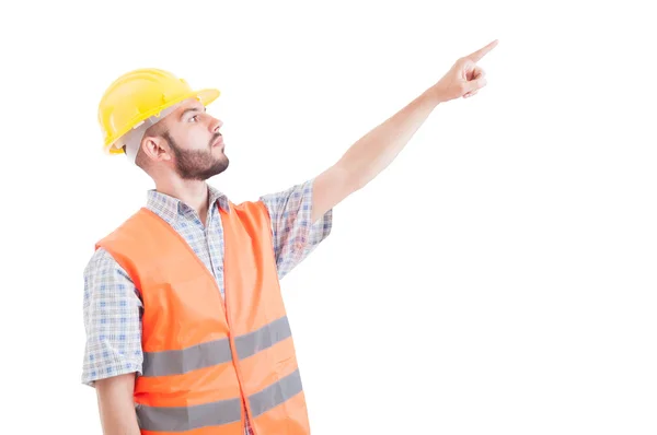Bauarbeiter zeigt mit erhobenem Zeigefinger nach rechts — Stockfoto