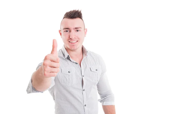 Uomo sorridente che mostra come o gesto pollice in su — Foto Stock