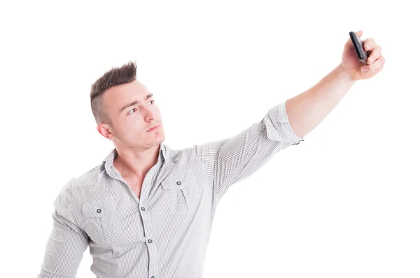 Zelfverzekerde man of man neemt een selfie — Stockfoto