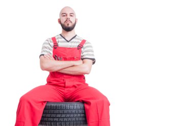 Gurur makinist Kiralık Tekerlekler üstüne oturuyor