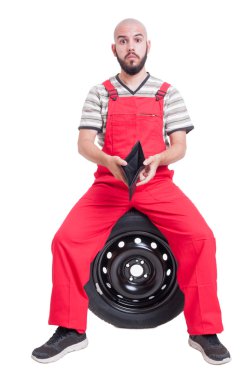 Boş cüzdanını gösterilen makinist kırdı