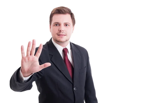 Бухгалтер или бизнесмен показывает номер пять с пальцами — стоковое фото