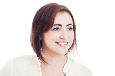 Gülümseyen bir ortalama kadın portresi