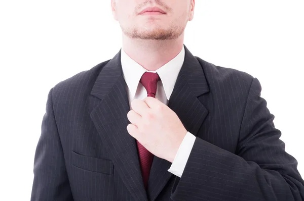 Giovane contabile direttore finanziario che fissa elegante cravatta o cravatta — Foto Stock
