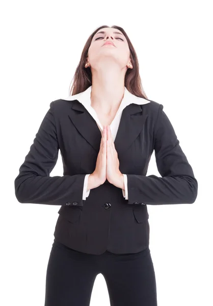 Элегантная деловая женщина молится с закрытыми глазами — стоковое фото