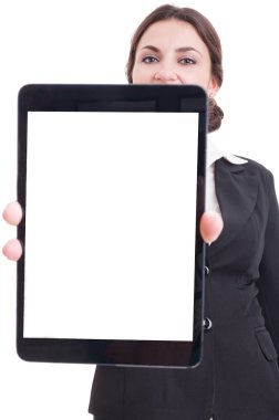 İş kadını gösteren tablet beyaz veya boş ekran ile