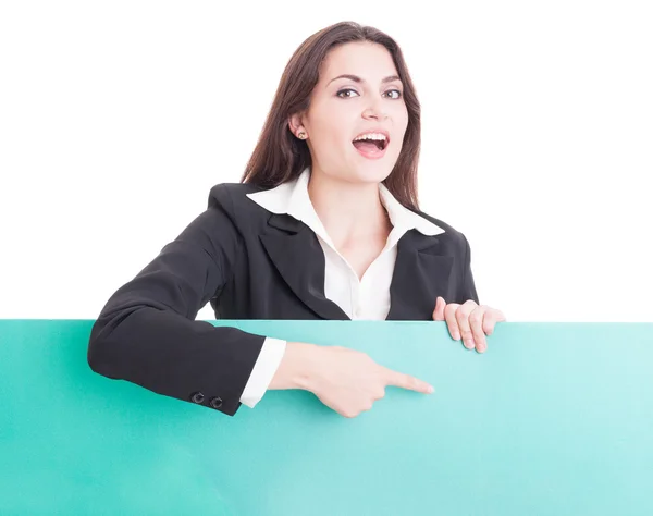 Smiling business woman showing a green empty cardboard — Stock Photo, Image