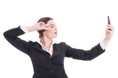 Genç, güzel bir iş kadını ile smartphone bir selfie alarak