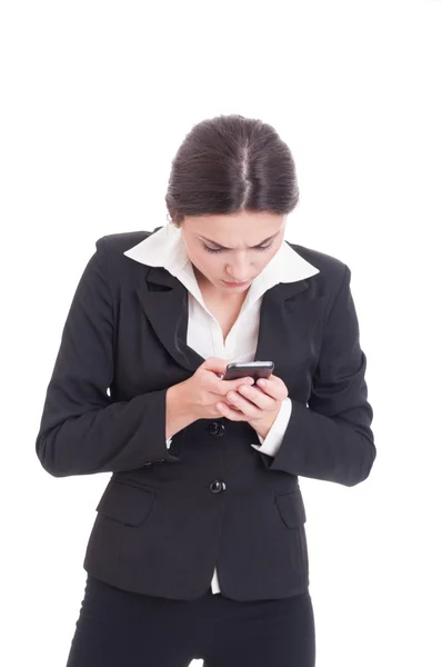 Concentrated young business woman reading and chatting on smartp — Stock Photo, Image