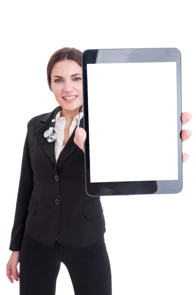 Jonge vrouwelijke arts weergegeven: tablet met leeg scherm of de display — Stockfoto
