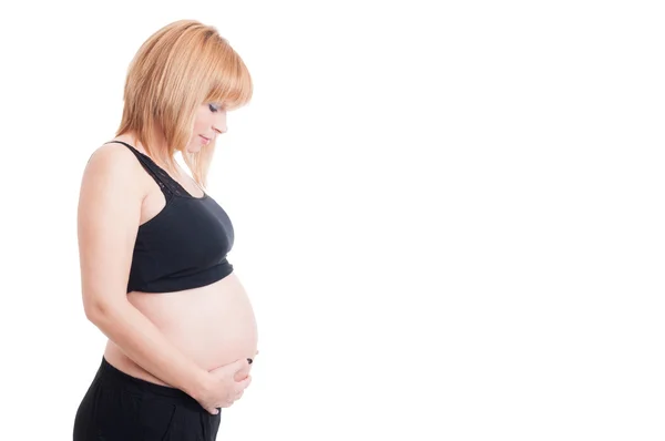 Sidovy av vackra gravid flicka med tom kopia utrymme — Stockfoto