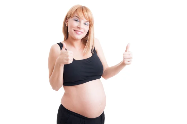 क्यूट युवा गर्भवती गर्ल पॉइंटिंग बोट को कॅमेरा — स्टॉक फोटो, इमेज